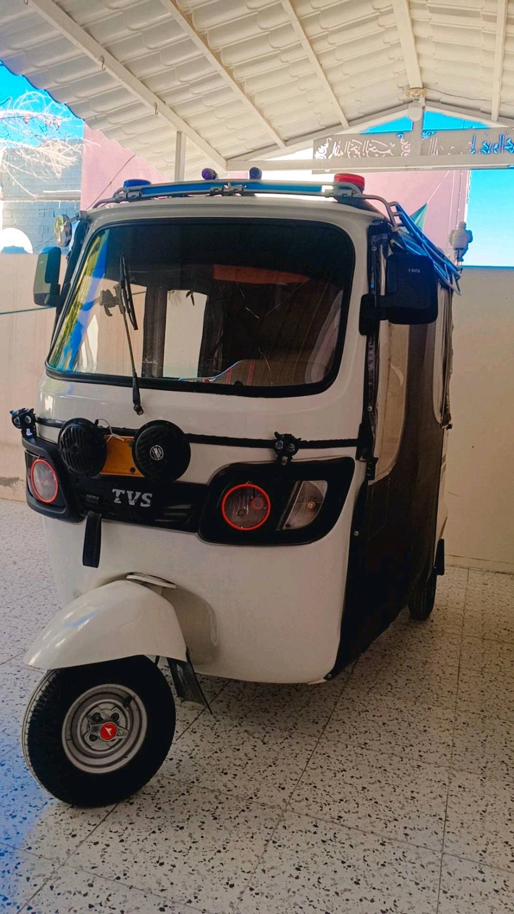 تكتك تي في اس للبيع
موديل 2022 
تكتك نضيفه وقليل طلعات بيه متروكه 
مجمبزه ومرتبه وتخبل كعدته
محرك خير من الله وممفتوح 
تكتك نضيفه عداا ضربات خفيفه بيه ومصلحه 
مال جناي وكبل للشارع 
تكتك مرقمه وكامله ورقم عربي  
شراي اتصل ***********
خابرني وتدلل مكاني ديالى بعقوبة 