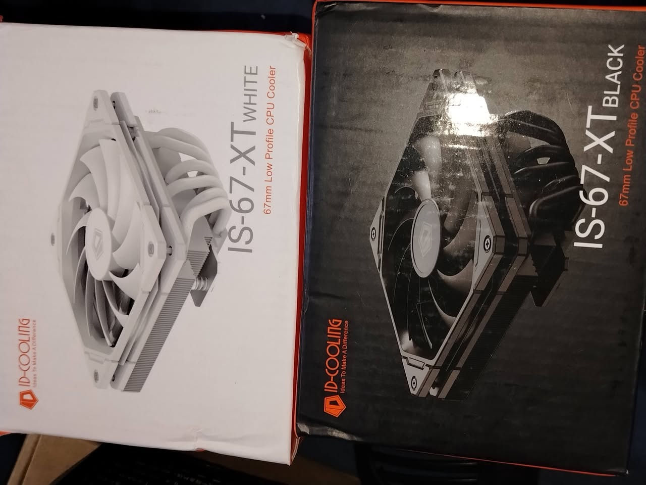 هذا المنتج هو مبرد وحدة المعالجة المركزية (CPU Cooler) من طراز ID-COOLING IS-67-XT Black.يتميز بتصميم منخفض الارتفاع (Low Profile) يبلغ 67 ملم، مما يجعله مناسباً لأجهزة الكمبيوتر الصغيرة (ITX).يحتوي المبرد على 6 أنابيب حرارية (Heatpipes) ومروحة تبريد هواء.يدعم منصات معالجات مختلفة من Intel و AMD.
الاستفسار خاص او واتساب ***********
