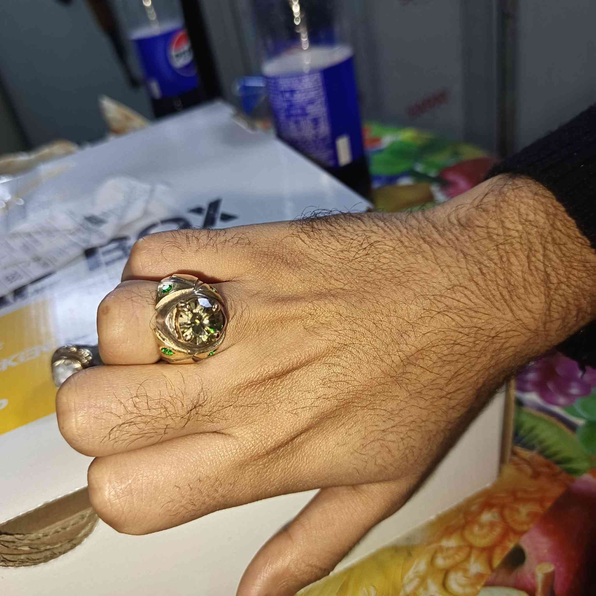 السلام عليكم متاح 5 محابس تحف مطعم بذهب صياغة زاروكة
***********
