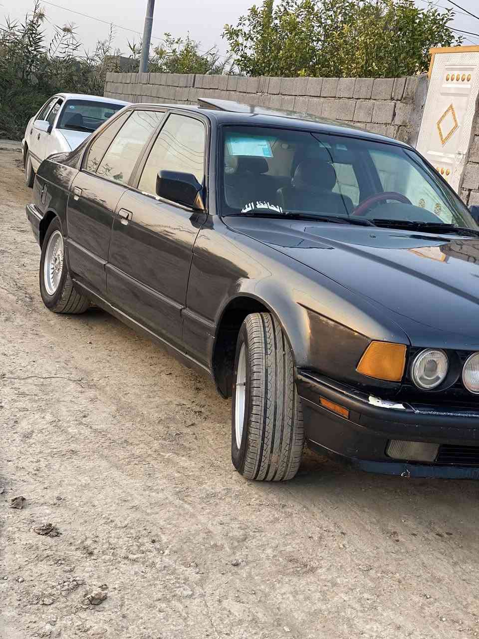 السلام عليكم 730للبيع او مرواوس  ب 500السياره جديده بمعنى الكلمه كير مكينه حداديه كله جديد كهربائيات كلها شغاله تخم تاير بيها ادامه كامله للمكينه   سعر 60 ***********
