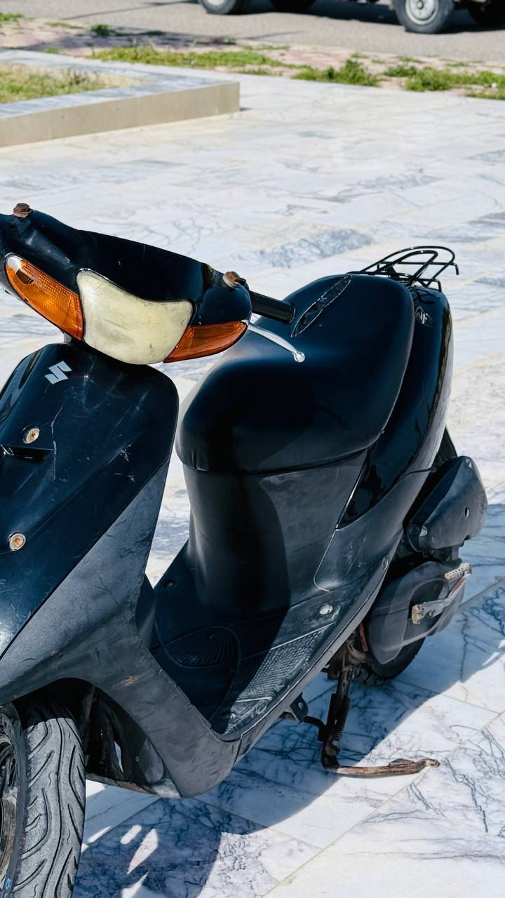 السلام عليكم/ دراجة ساسوكي للبيع دراجة نضيفه اي نقص ما بيها تشغيل سلف + هندر لايت زنون السعر 300 وبيها مجال. 
العنوان ميسان/ المجر الكبير 
اللاستفسار/ ***********
