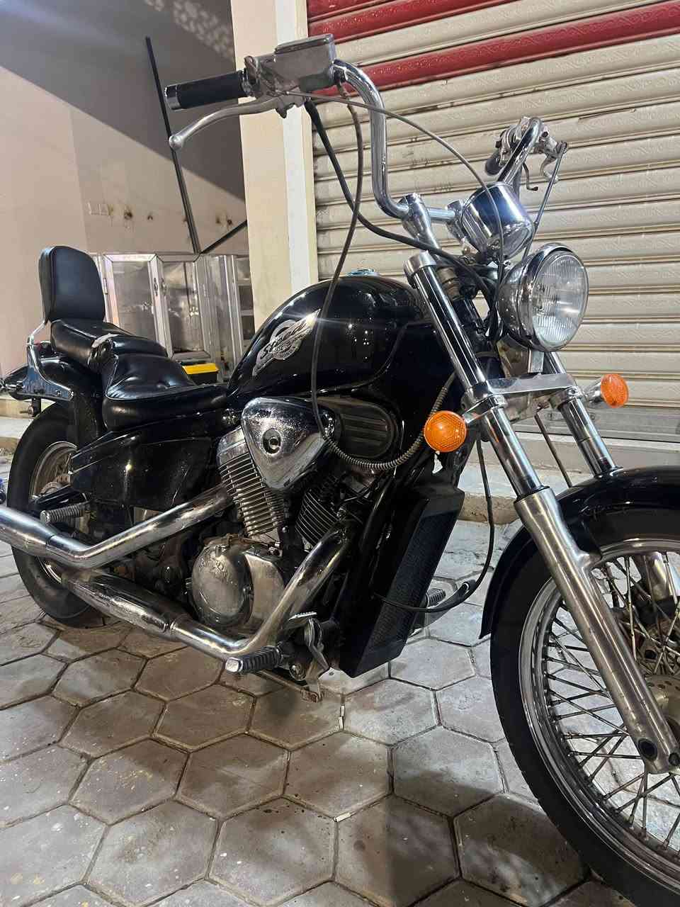 سلام عليكم
اللهم صلي على محمد وآل محمد
هارلي ستد للبيع«( 400cc )» 
كشر كفاله لونها زيتوني على نفطي 
كهربائيات كامله لايت عالي ناصي 
بك لايت اشاير 
كله مكفول 
بس عوزها عقل عقلها ضارب وما متأكد منه 
تجي تفحص وتشيل 
سعرها (850) وبيها مجال حك الجيه 
وخادمكم اني


**إذا كنت صاحب هذا الإعلان وتريد حذفه لأي سبب، رجاءا أرسل رسالة إلى الدعم الفني**