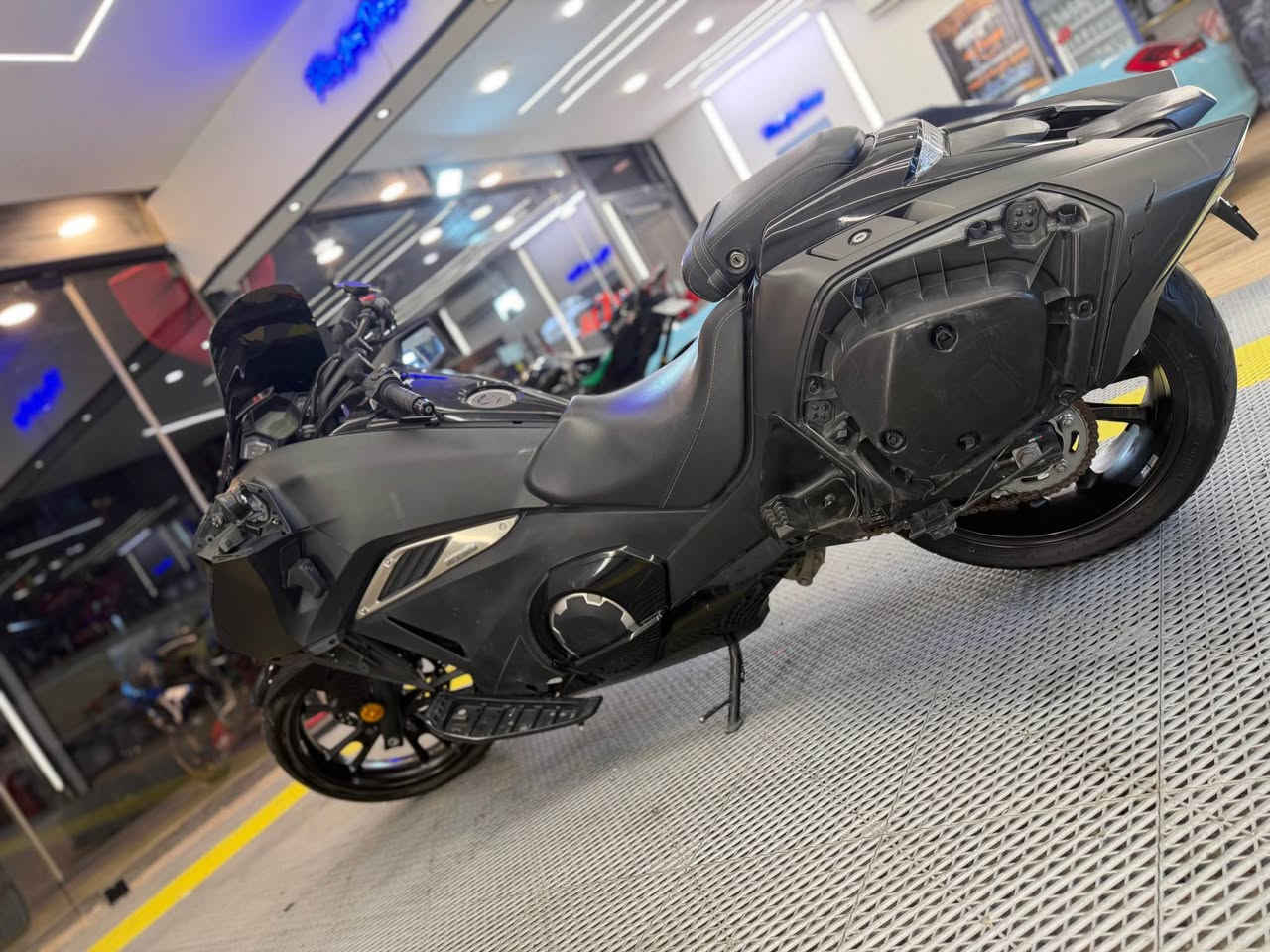 السلام عليكم 

  للبيع  🌎
✅
✅Honda NM4
موديل 2016 ✅
حجم المكينة 750cc
الدراجة دخول جديد للعراق يعني محد صاعدهة هنا نظام Abs  دشبول متغير الوان  
ماشية 9 الاف فقط. 
الدراجه حلوه وميحتاجلهة شيي 
بالصور مبين حادثهة مال خارج  
سعرهة حلو وبالعافيه عالياحذهة 
 
*********** موجود واتساب هم
