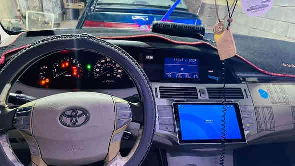 السلام عليكم 
فلون 2008 فول لمتد لل اخير 
6 بصمات اشاير ترحيب كشنات جلد 
تنته كهربائي كله شغاله 
كير مكفول مكينه بيه تبخير بسيط بس من الاكزوز 
مصبوغه حزام باقي كله مكفول 

اخوان للبيع والمراوس سعر 100 وبيه مجال 
*********** سامراء
