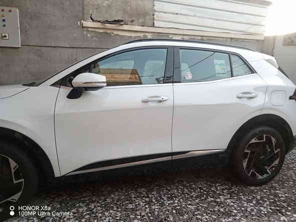 السلام عليكم شباب سيارة سبورتج علايم سود لامع2024 بسمي رقمها بغداد ماشية 9 الف المواصفات مثل ماواضح للبيع سعرها 255 اوبيها مجال للشراي مكانها بغداد حي اؤر  لاستفسار ***********
