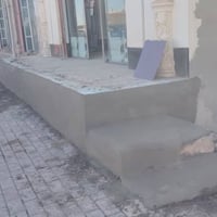 كادر بناء وتسليح حديد وفرش حجر وتصعيد بلوك فرش التراب وتأسيس مجاري ونج...