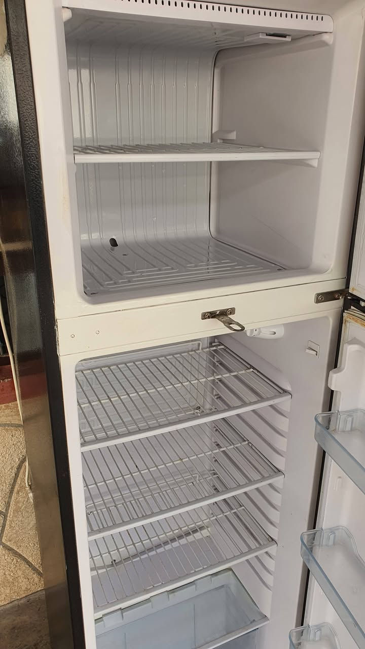 ثلاجة 14 قدم نظيفة للبيع
السعر 90 الف
للتواصل ***********
