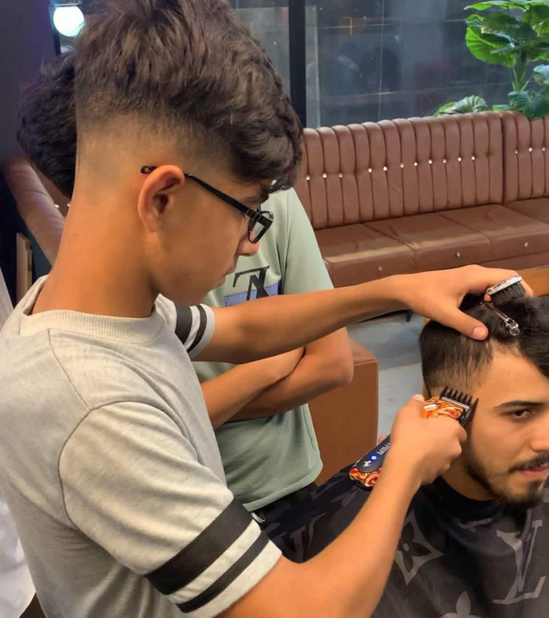 ✂️🔥 أرخص دورة حلاقة رجالية في الموصل 
– فقط 125 ألف 🔥✂️

تحلم تصير حلاق محترف وتفتح محلك الخاص؟
الفرصة وصلت إلك 💈

✅ دورة مدتها شهر كامل مع الاعادة
✅ تعليم عملي 100% على أشخاص حقيقيين
✅ من الصفر حتى الاحتراف
✅ شرح قصات عصرية + تدريج + تحديد + تدريج لحية
✅ شهادة تخرج معتمدة

🎯 ما تحتاج خبرة سابقة
🎯 نعلمك خطوة بخطوة لحد ما تصير جاهز تشتغل

📍 المكان: الموصل - الزهور 📍

💰 السعر: 125 ألف فقط 
(بدل ما تدفع أضعافها بمكان ثاني)

📩 احجز مكانك الآن (  *********** )

#دورة_حلاقة #تعليم_حلاقة #الموصل #مستقبل_مهني
