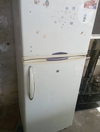 ثلاجه للبيع شقاله شرط الشقل 14قدم الشراي يراسل او يتصل 07709548831