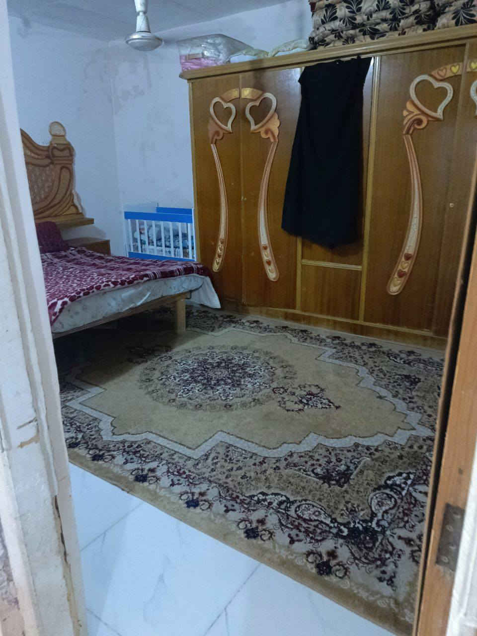 السلام عليكم 
دار 150 متر للبيع يحتوي على غرفه او صاله او مطبخ واستقبال او صحيات داخليه او خارجيه 
السعر (17)مليون او بي مجال
 العنوان: الكوفه / شارع المعمل /قرب حسينيه سيد حبيب
للاستفسار 
***********
***********
