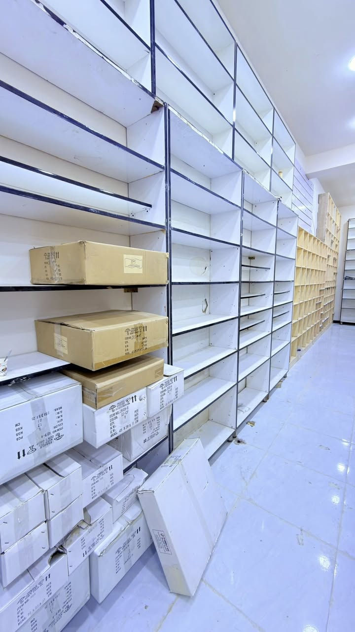 رفوف ابيض عدد-5-ارتفاع2,5متر والعرض1متر
مع ملحق نفس اللون عدد-5-الارتفاع 1,5 والعرض1متر
ورفوف خشب عدد-7-الارتفاع2,40م والعرض1,40
للاستفسار واتساب او اتصال☎️ 
***********
