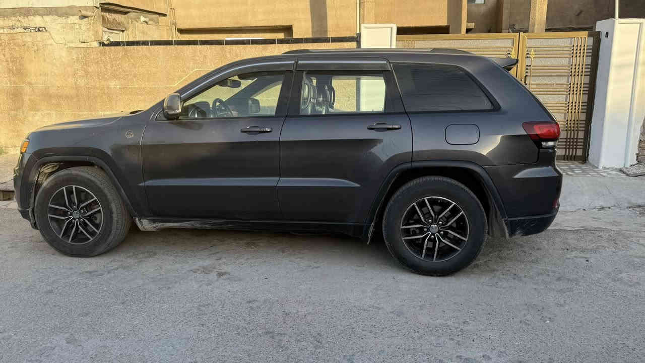 للبيع جيب موديل ١٧ تريل هاك هيمي ٥.٧ بجم كبس ايرباك كشن فقط ضررها موضح بالصور بيها قطع صبغ بدون دواخل سعرها ١٧٥  بغداد حي الاعلام 

***********
