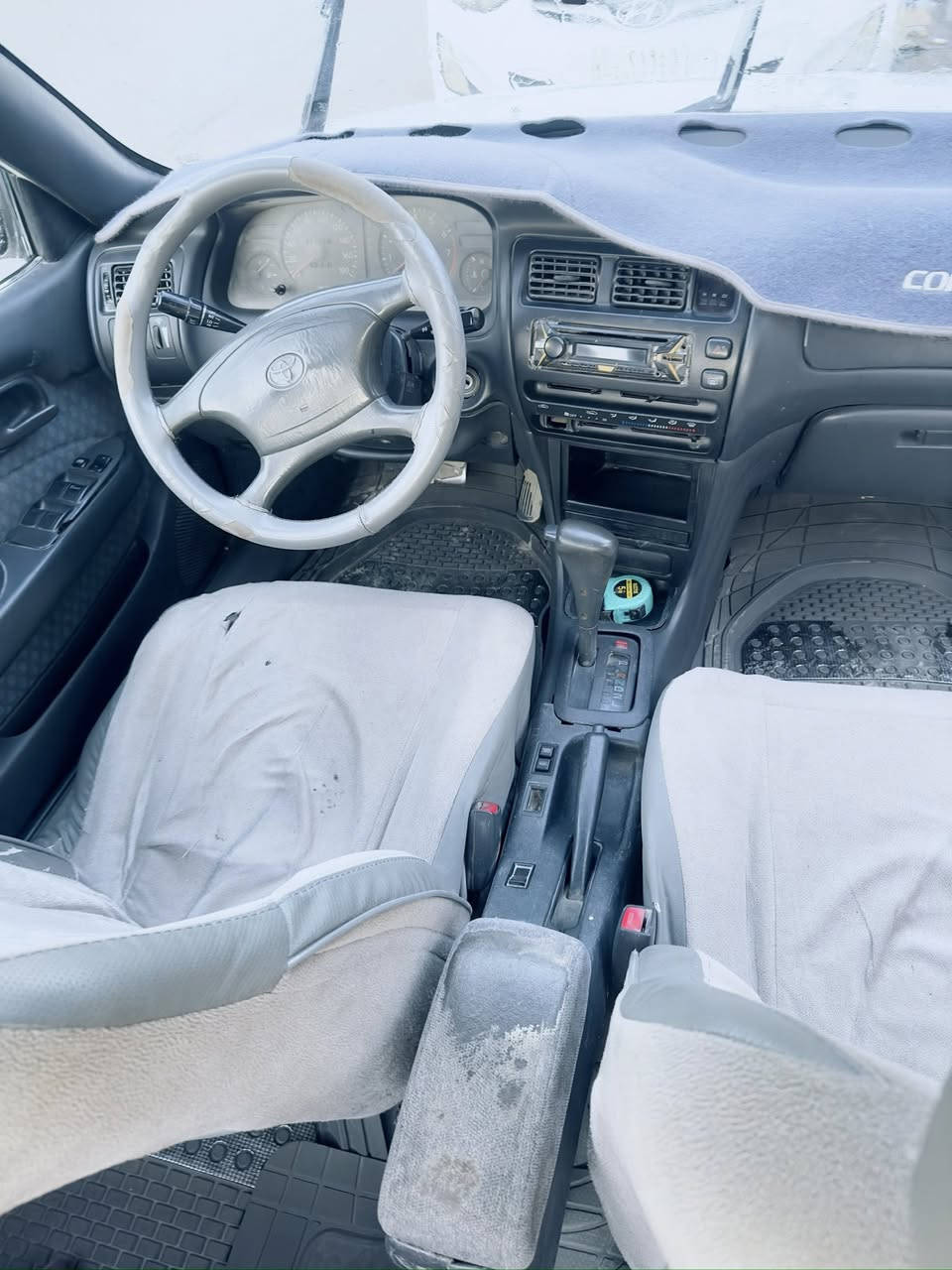 السلام عليكم كورلا 93    السعر ٥٠ ورقة السيارة باسمي مصبوغة جمالية مكفولة من الضربة وللعلم المكينة تعبانة وهذا رقمي *********** العنوان الزبير الحي العسكري
