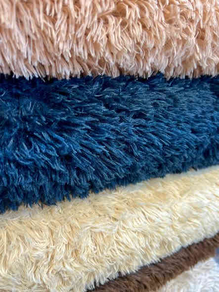 متوفر الان وجبه جديده
ارضيه فرو كثيف وخامه ناعمه 
الوان انيقه وزاهيه 
ظهر محبب مانع للانزلاق والرطوبه 
ألقياس  👇
2×3  قياس ستندر كامل
المسيب السوق الكبير محلات رضا الجاروش شارع زين العابدين للحجز واتساب فقط ***********
يتوفر توووصيل
