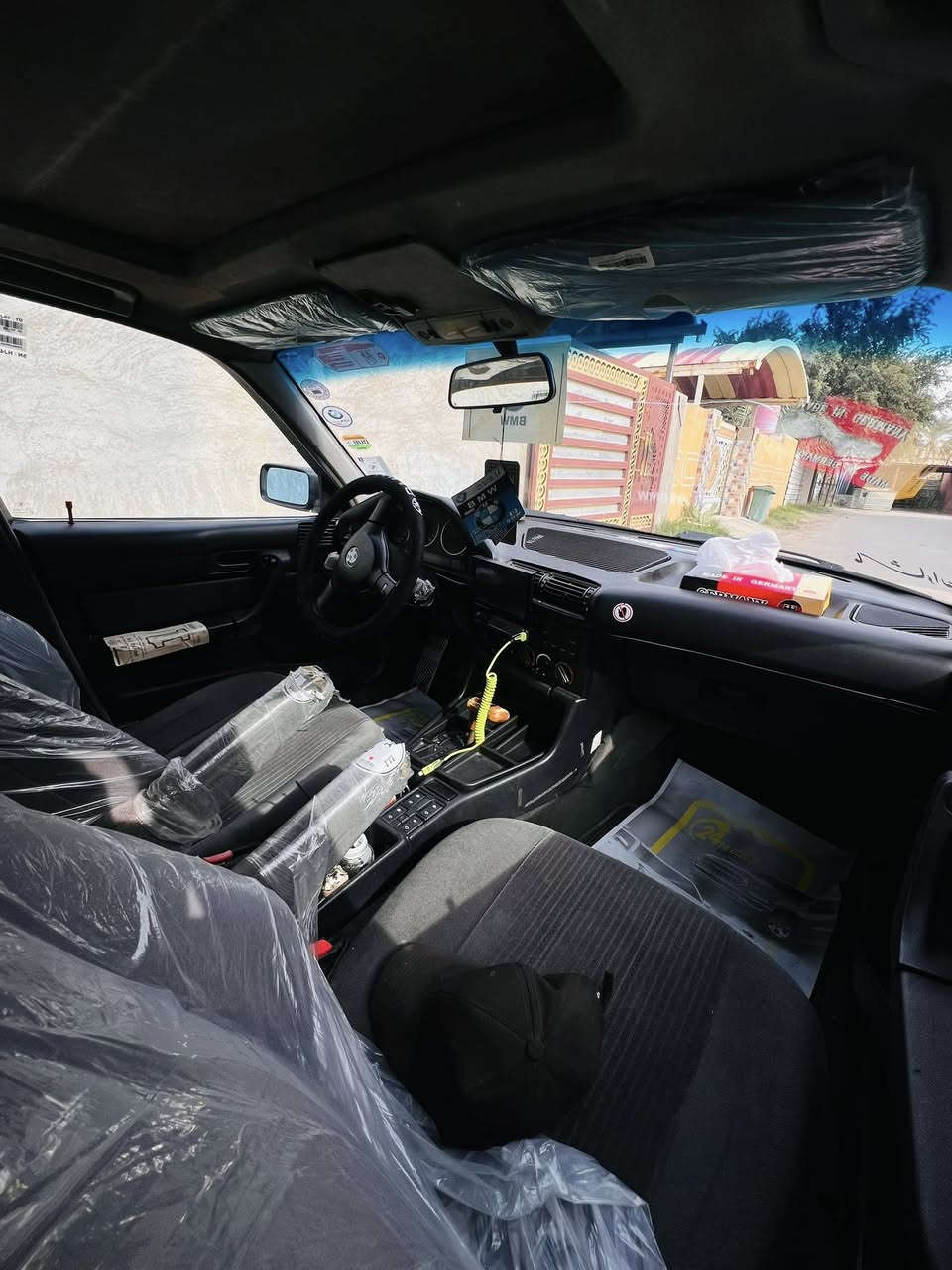 BMW    /525مسكر فانوص البيع موديل 1991 سياره بلاديه الي يدور نضيف  سياره جاهزه عله آخر حبايه منضومه زنون لكزز ويل خليه تايرات اندنوسي مكينه خير من الله صدر امامي خلفي 100/100 سياره عليها ادامه كامله  100/100  السعر بدون تفاوض 77$ هاتف ***********
