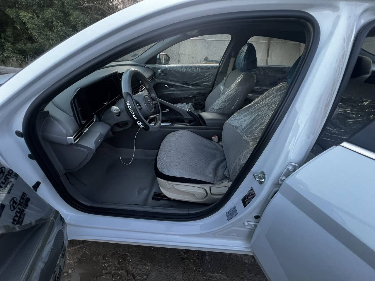 للبيع الانترا موديل 2023 خليجي ماشيه 53الف
مكينه الفين دوش فول موصفات 
فتحه 
تشغيل عن بعد 
بصمه 
حساس خلفي امامي 
ترحيب 
مري شفط اشاير بل مري 
تبريد قطعتين 
جنطه فتح اوتو عند الاقتراب  
شاشه كار بلي مكفوله عده طخه موضحه بل صور ***********
مكان بغداد حي الجهاد السعر ب185
