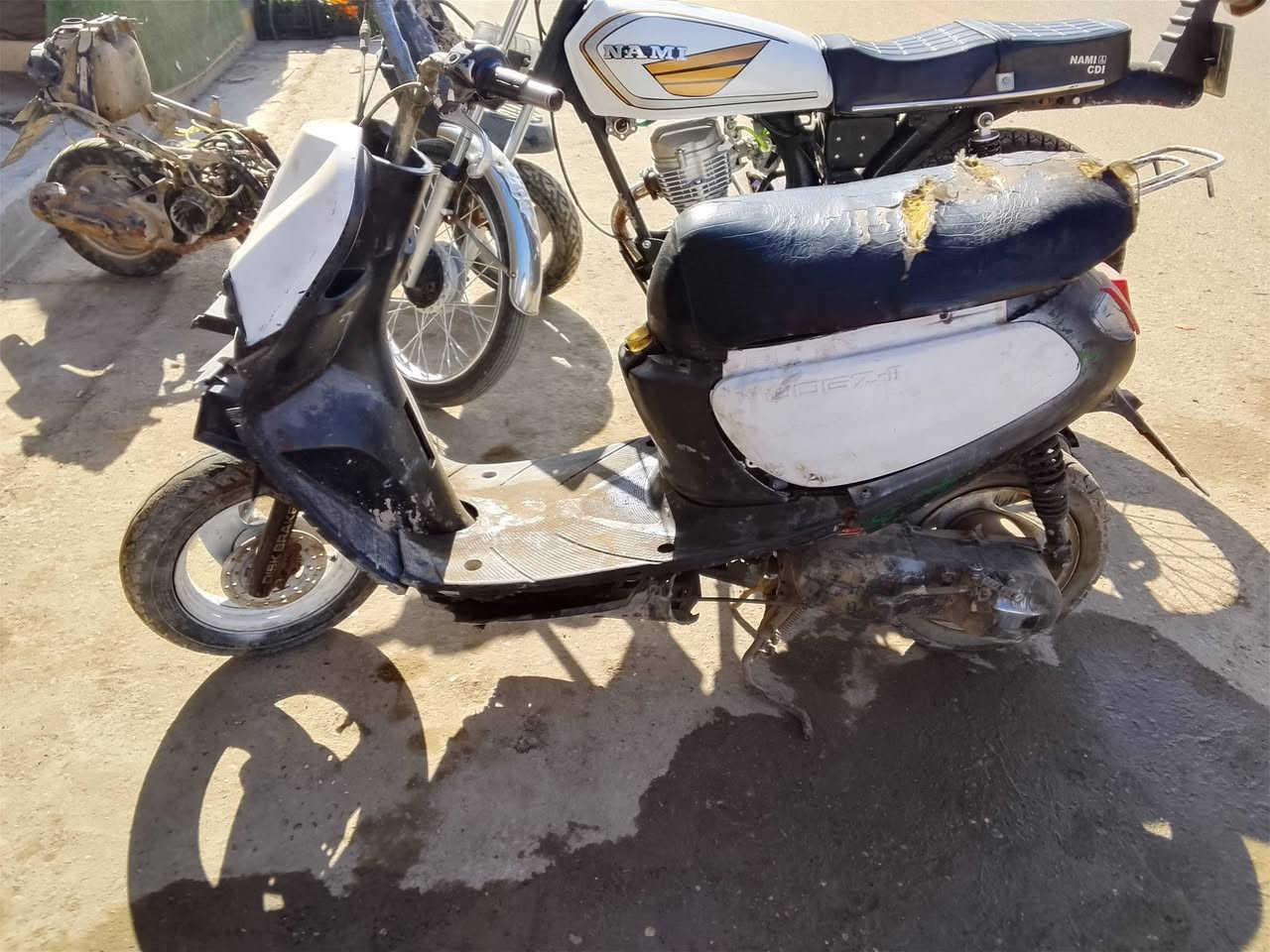 دراجه لبيع كدام عينك متروكه شغاله هندر واحد ب100 وبيها مجال مكان السكان ***********
