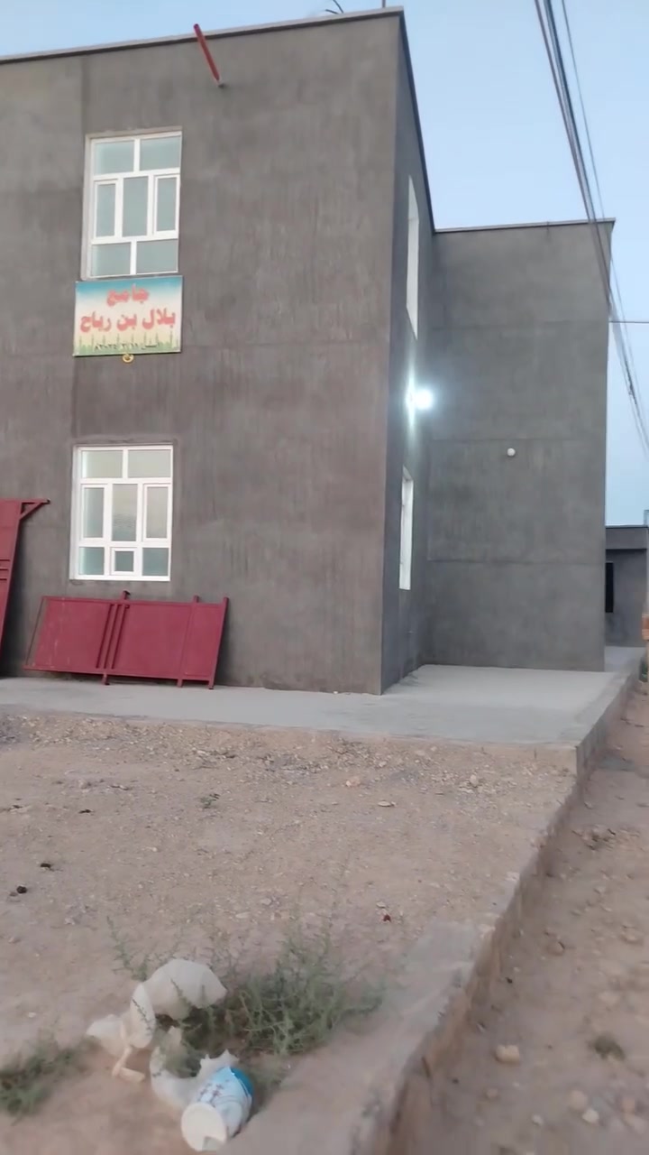 السلام عليكم ورحمة الله اخواني الأعزاء محتاجين ٣ آلاف بلوكه حتى نباشر ببناء السياج لجامع بلال بن رباح  علما ان سعر الالف بلوكه واصل للجامع 500 الف دينار  فهي فرصه للمشاركه لكم ولامواتكم ساهم ولو بالقليل فإن الله لا ينظر إلى مقدار ما تعطي ولكن ينظر إلى صدق قلبك حينما تعطي فمن أراد التبرع الاتصال على الرقم التالي (***********) عنوان جامع بلال بن رباح الانبار قضاء القائم حي التنك وجزاكم الله خير الجزاء( ***********)
