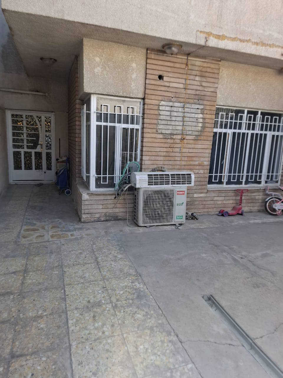 دار للبيع المساحة 150 الواجهه 7.5 النزال 20
ثلاثه طوابق الامين رئاسة المعلمين قرب جامع احمد النقيب باسم شخص واحد السعر 250 وقابل للتفاوض للاستفسار ***********
