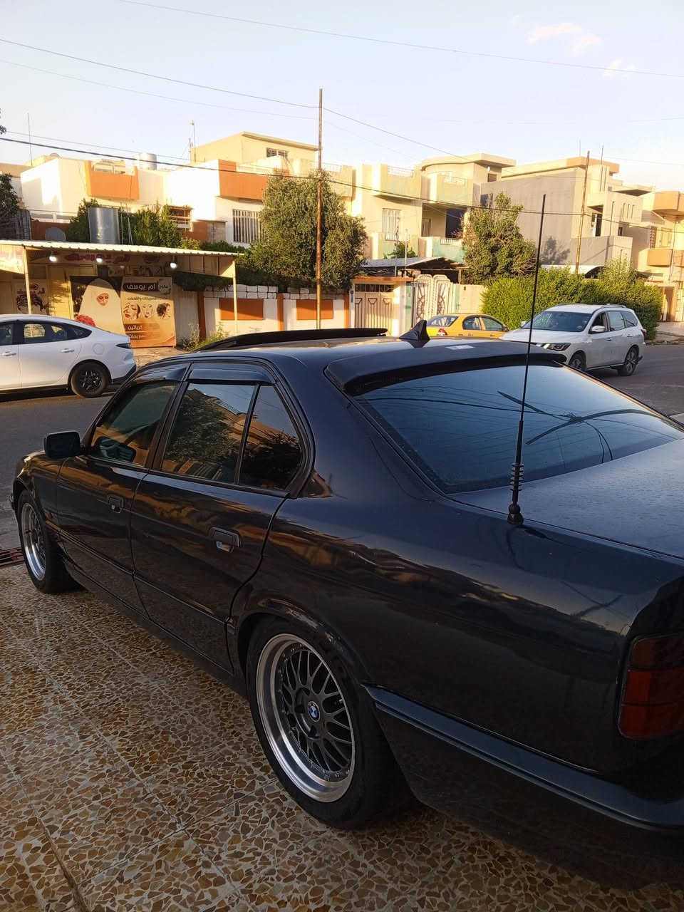 السلام عليكم
BMW. 525.            موديل1991
السياره مصروف عليها خير من الله ربع متصرف عليها مكينه كير كلاجديد بيدي شادم تبريد ثلج شديتا كمبريسر راديته بطل طخم امامي خلفي كلاجديد صبغها يخبل اي دعم اي تعديل مابيها فقط جماليه رقم جديد وهزه جديده بااسمي اني الشرعي كوبون بيها ويل كرن الغزال17تخم تاير بلجيس اسلايت بيها 
كشنات جلد كارتك سقف كنتاره شادلها كور 20قطاره مالبانزين اترايها يخبل وعلفحص وين ميعجبك روح جيك لايت زينول كلش قوي دعاميه ام كير عادي مكانها موصل حي السكر  مضخم سوط سماعات فوول شاشه برغي متصرف عليها السياره وتجي اجيك اذا مختلف بكلام واحد اشغل وتمشي لتنطي دينار ورجااا كلشي اكو بلسوك وكلشي بحكه والميعجبه الحلال حلالي وتاعب علي اترك المنشور السعر 73ومجال بسيط كلش 
***********
