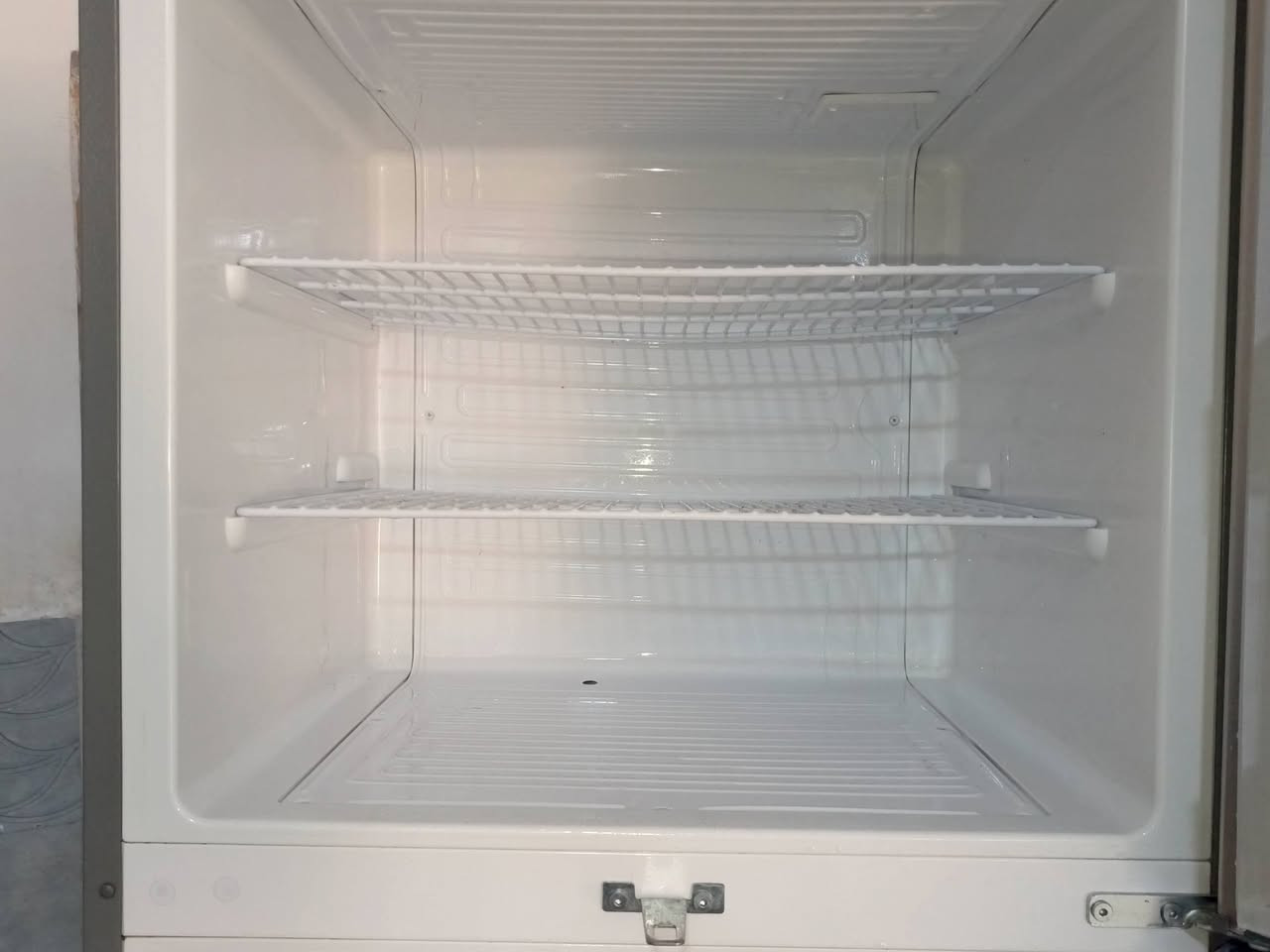 ثلاجه للبيع فول نضافه مستعمله استفسار اتصل ***********

مكان نجف
