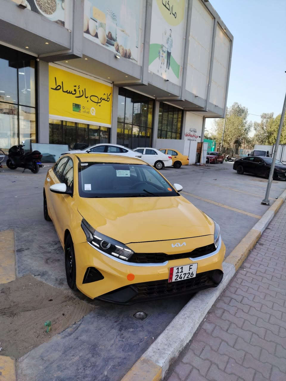 السلام عليكم
         سيراتو خليجي فووووول مواصفات عدا الفتحه 
كيا سيراتو خليجي 2022 جديده جدا
كير محرك 1600 دوش ممتاز جدا مامفتوح بي برغي
بصمه تشغيل وابواب وصندوق
لد امامي نهاري
ترحيب عند الاقتراب
مري شفط
كراسي جلد
راداد جانبي
حساس مطر
شاشه لمس وكامره دواره
جنطه ذكيه
تبريد ثلج بمعنى الكلمه
شاشه اعطال
اشاير بل مري
تبريد بيانو
مرايه تعتيم
تدفئه بل كشنات
فول تحكم ستيرن
تخم تاير جديد باتري جديد
منظومه غاز مع كارت الضمان
هيئه مصفره + رقم دولي الجديد سنويه 2029
سياره جاهزه مابيها اي نقص
سياره بعد بيها مواصفات  سعر 125 ورقه وبيها مجال للطيبين التساهل موجود وتأخذوها من عيوني بغداد قرب ساحه عدن *********** حيدر السعدي للبيع أو مراوس
