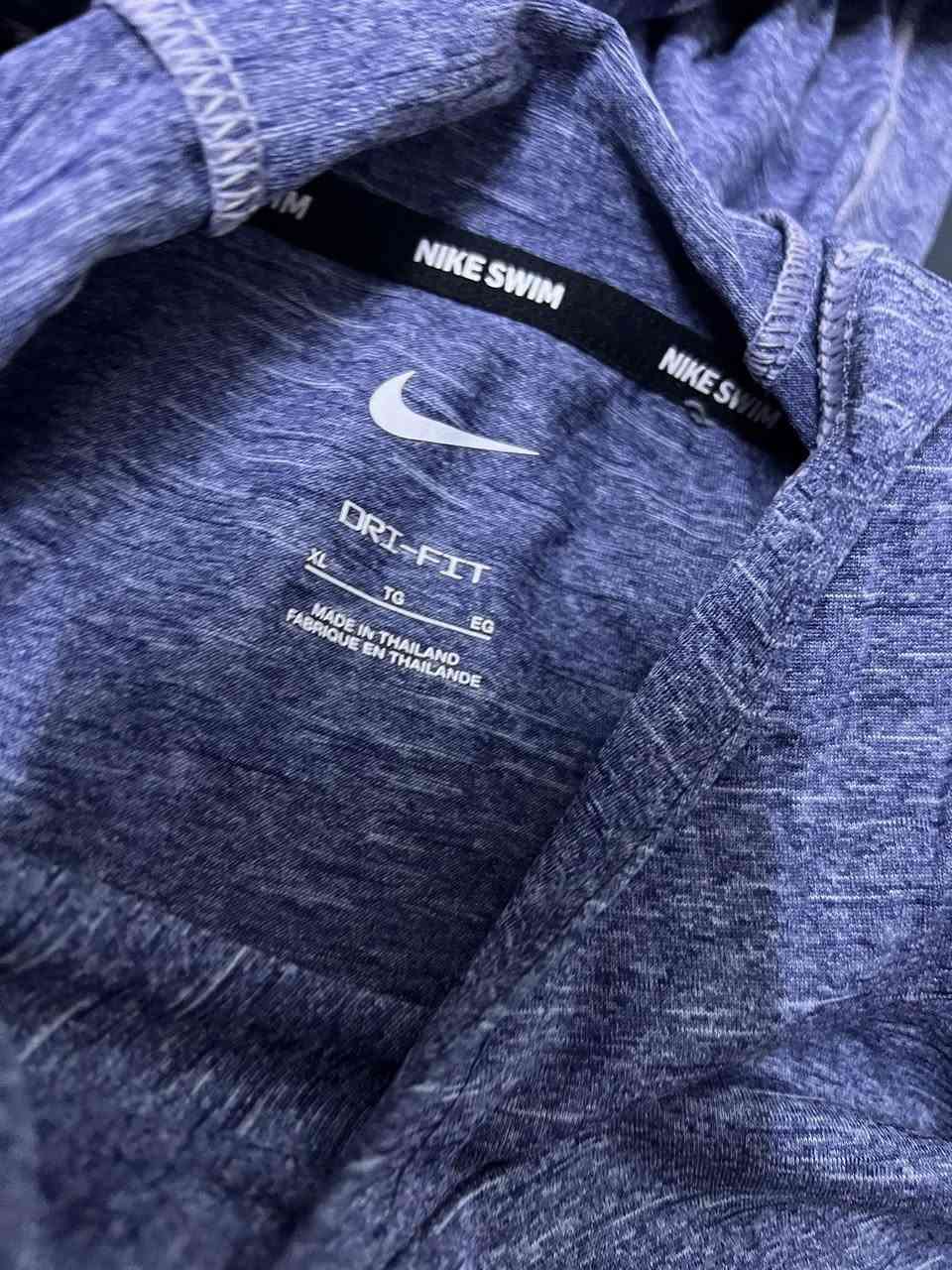 Nike dre
اصلي وكاله غير مستخدم 
القياس L
يلبس وزن ٩٠
خفيف بهاري صيفي


**إذا كنت صاحب هذا الإعلان وتريد حذفه لأي سبب، رجاءا أرسل رسالة إلى الدعم الفني**