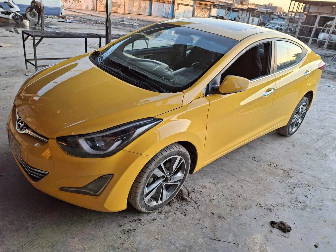 السلام عليكم سيارةللبيع النترا موديل 2016 خليجي فول فول  مواصفات رقم بغداد باسمنة السعر 115 وبيه مجال الاتصال ***********
