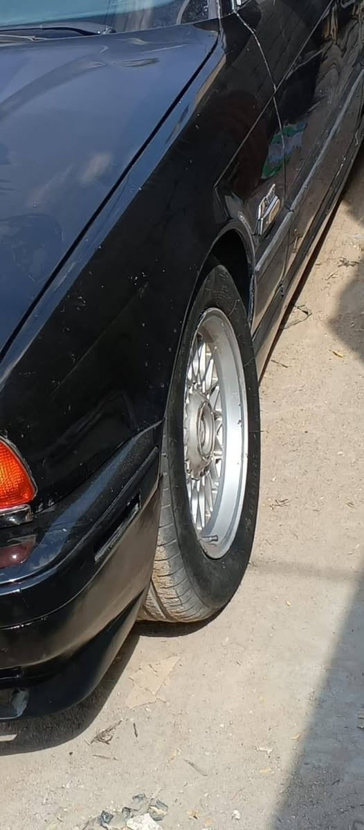 السلام عليكم. تخم ويلات BMW حجم الويل 16 بيزوج تاير ديد مامشي وزوج نص عمر ويلات نضيفة بس واحد بي ثلمات بصيطة ماعليه شي ماينفس.
السعر 200 وهاذ رقم راعيهن لير يد يتواصل ويا ***********
