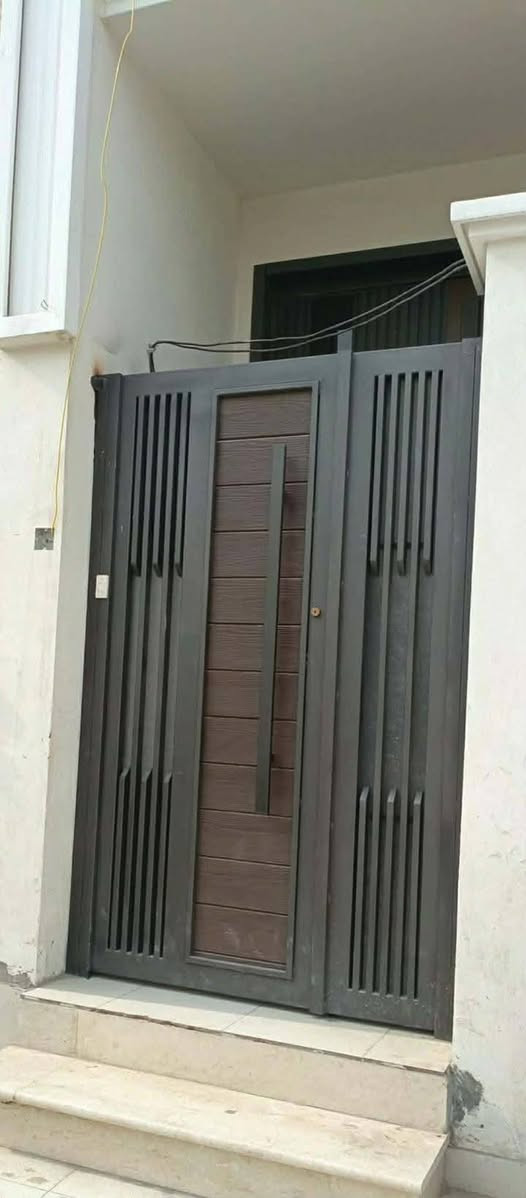 سلام عليكم معمل حدادة الأخوين هيت المعموره مستعدين تجيهز جميع أنواع الحدادة توصيل مجاني يوصلك الباب بيتك وشرط استلم مهندس سقايف مضلات ضمان 5 سنوات اي شي تختار تاخذ نفس الي بل صوره صبغ اساس + لون اليعجبك ***********
