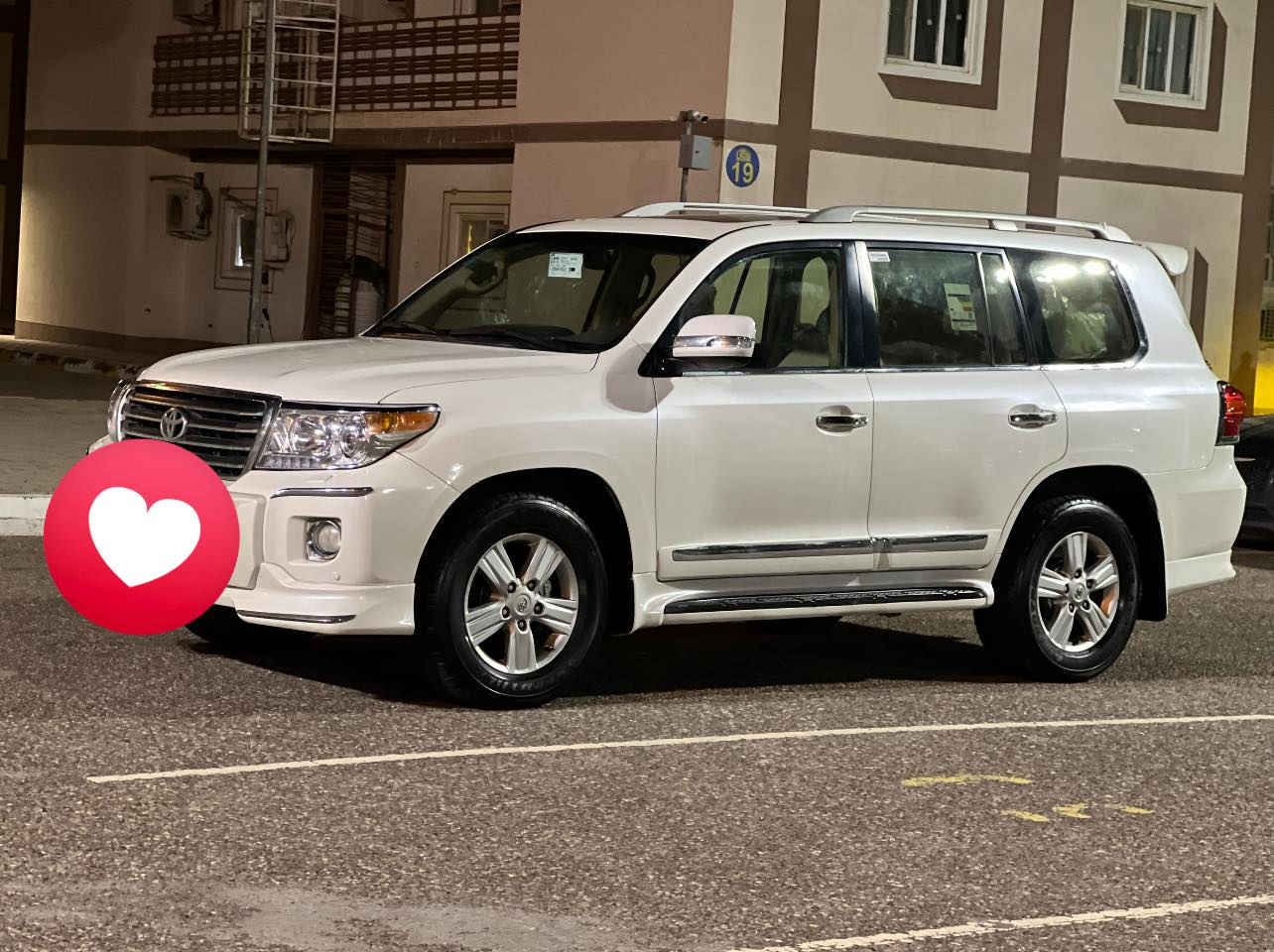 لاندكروز 2013
V8
رقم بغداد
ماشية 190 
بيها بارد جاملغ امام ايسر
وبيها مربع كلير
السعر 315
بيها مجال
***********
العنوان البصرة
