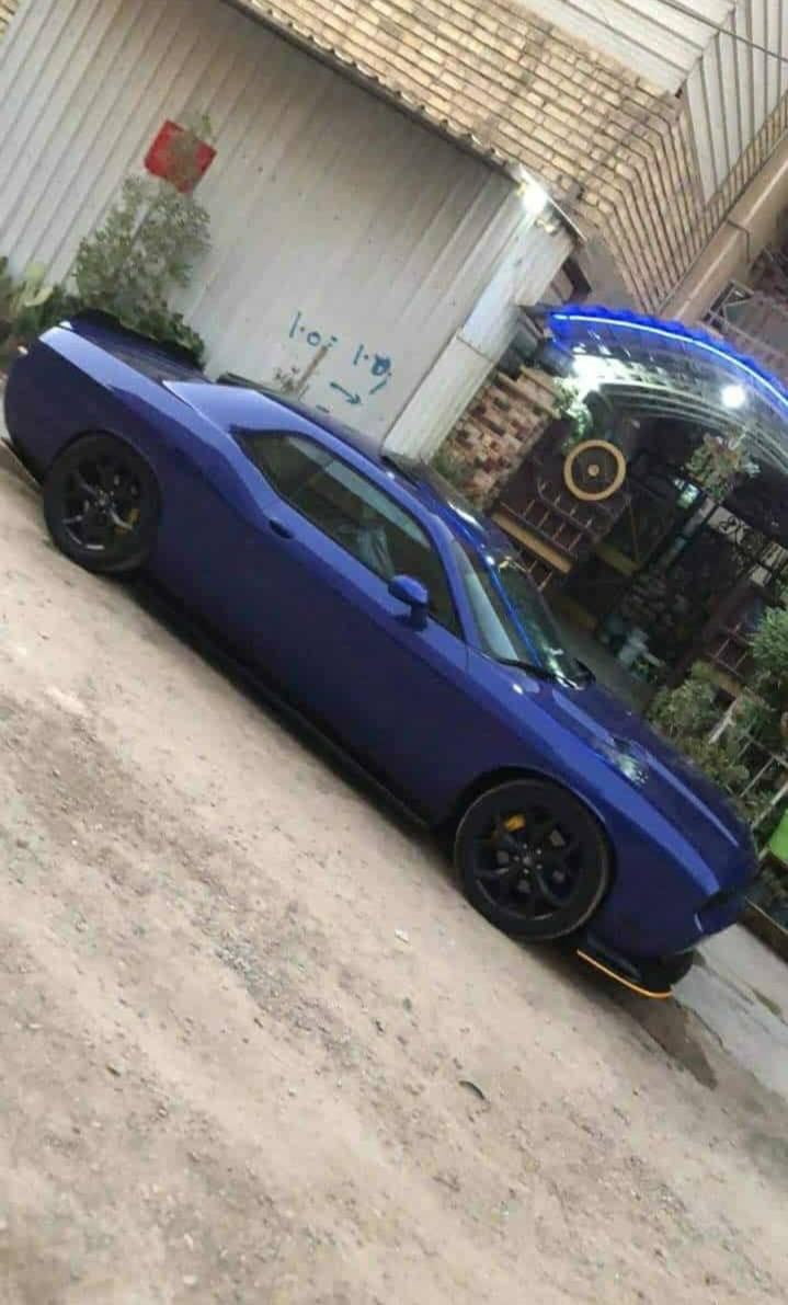 بسم الله تعالى
اقرو تفاصيل وحادثها موجود بصور

متاح للبيع دوج تشالنجر موديل 13 رقمها بغداد فول مواصفات
فتحه شاشه
شاشه قلاب
مهبطه كص حراري
وكزوز شادلها. 
سياره جدا نضيفه غرفتها تخبل
لد بدشبول
وهاي صور وفيدوات
وعليها إضافات هم 
محركها 3.600
مكان سياره كوت
6 سلندر حادثها جاملق امامي جهه سايق بدون لغد ولااي شي مجرد تعديل جاملق وتجي وتفحص واني بخدمتك وساعدك بلي اكدر عليه والله يسهل ع جميع
رقم الهاتف:-***********
