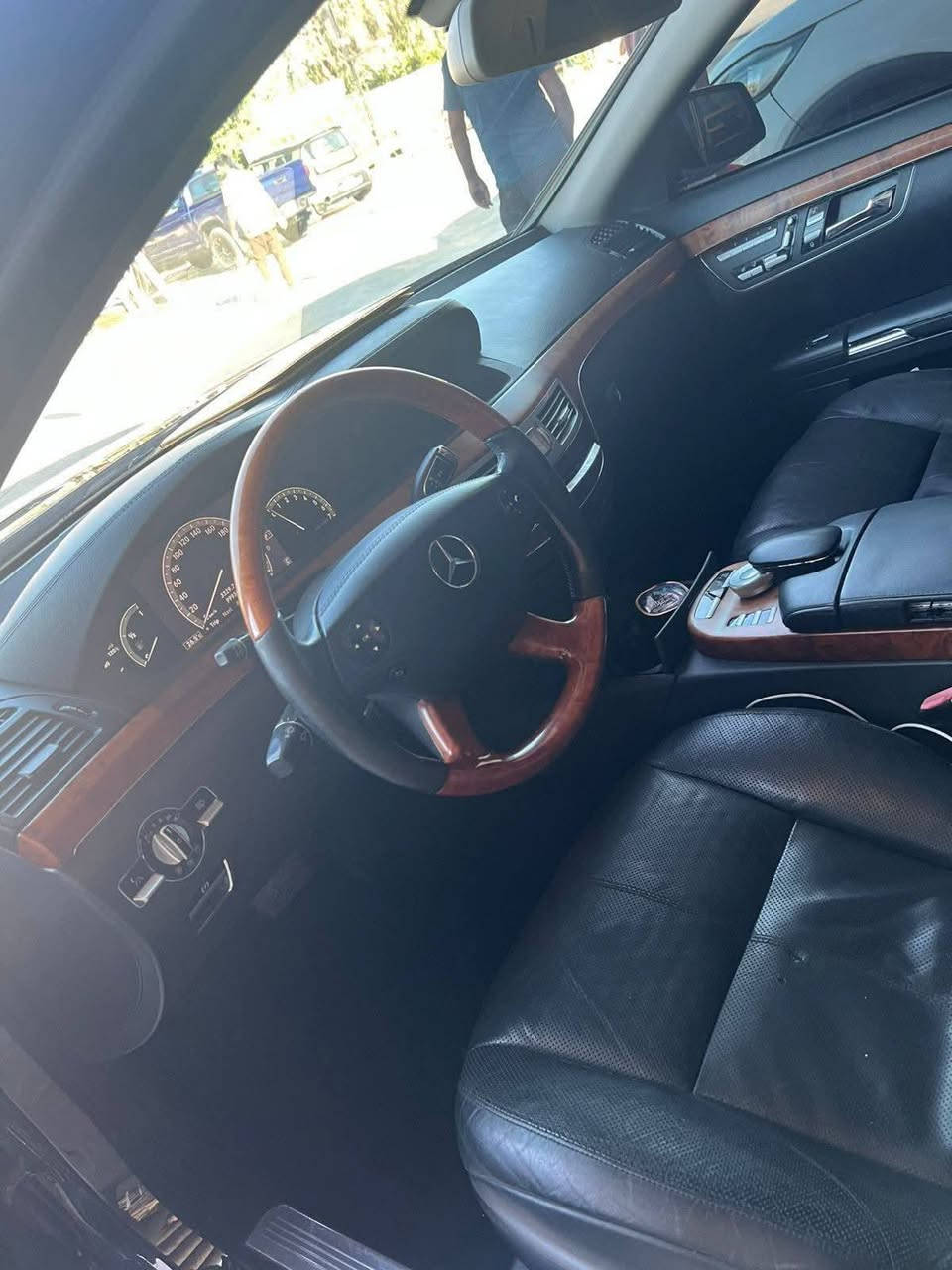 مارسدس 2007 s500 
كفاله كص وحادث 
سياره متعوب عليهه حيلل 
ب٩٠ مكانه لعماره
***********
