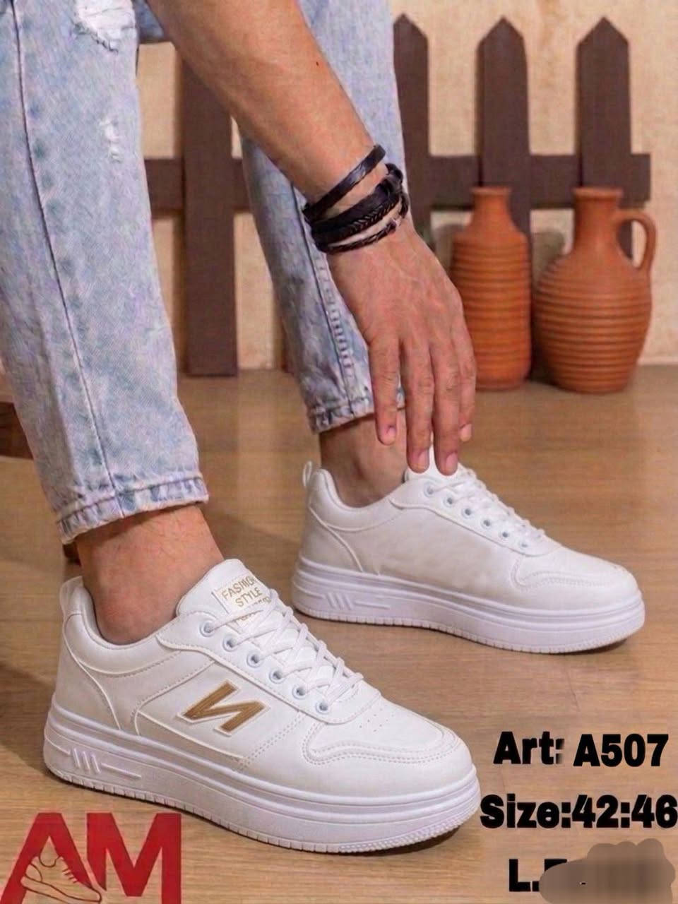 كوتشي رجالي 
نعل عالي 
مقاسات من 41لعند 46


**إذا كنت صاحب هذا الإعلان وتريد حذفه لأي سبب، رجاءا أرسل رسالة إلى الدعم الفني**