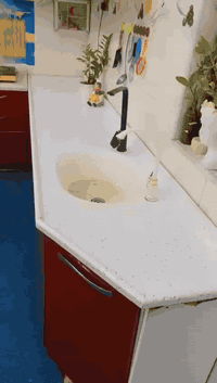 كاونتر خشب السعر ١٥٠ وبيه مجال للاستفسار للاتصال على الرقم ٠٧٧١٨٧٩٢٦١١