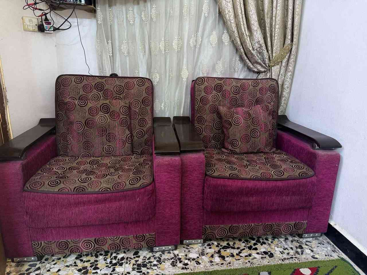 سلام عليكم تخم للبيع خمس مقاعد وبي ضرار بسيطه ***********
