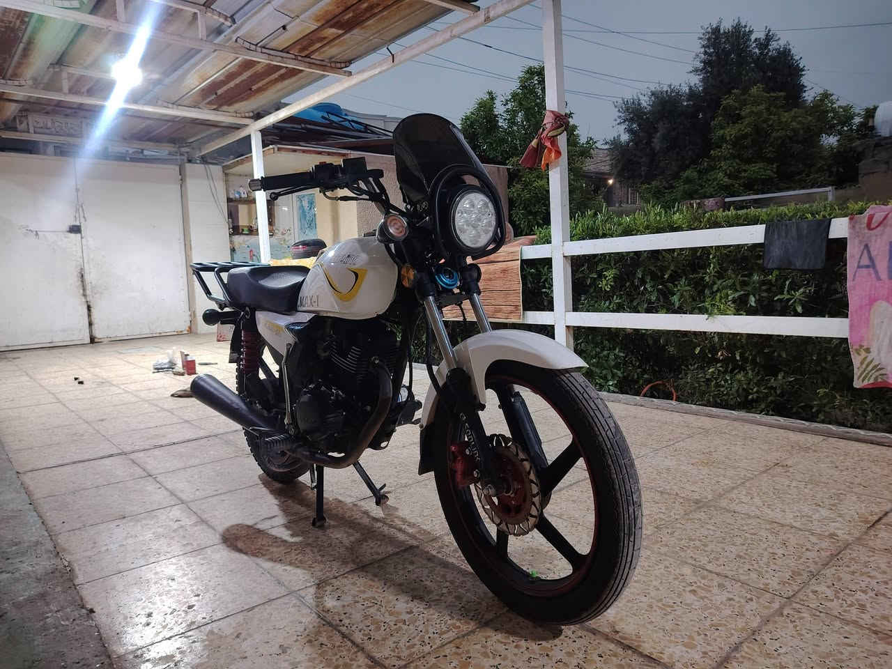 سلام عليكم
دراجه سونك ماكس صار اشهر  من مشتريها 
جاهزه من كلشي سلف هندر كلشي شغال دراجه جديده 
كهربائيات كلها شغالة 
محرك 200 
اوراق سكنر 
سعرها 850 وبيها مجال 
عنوان بغداد زعفرانيه 
***********
