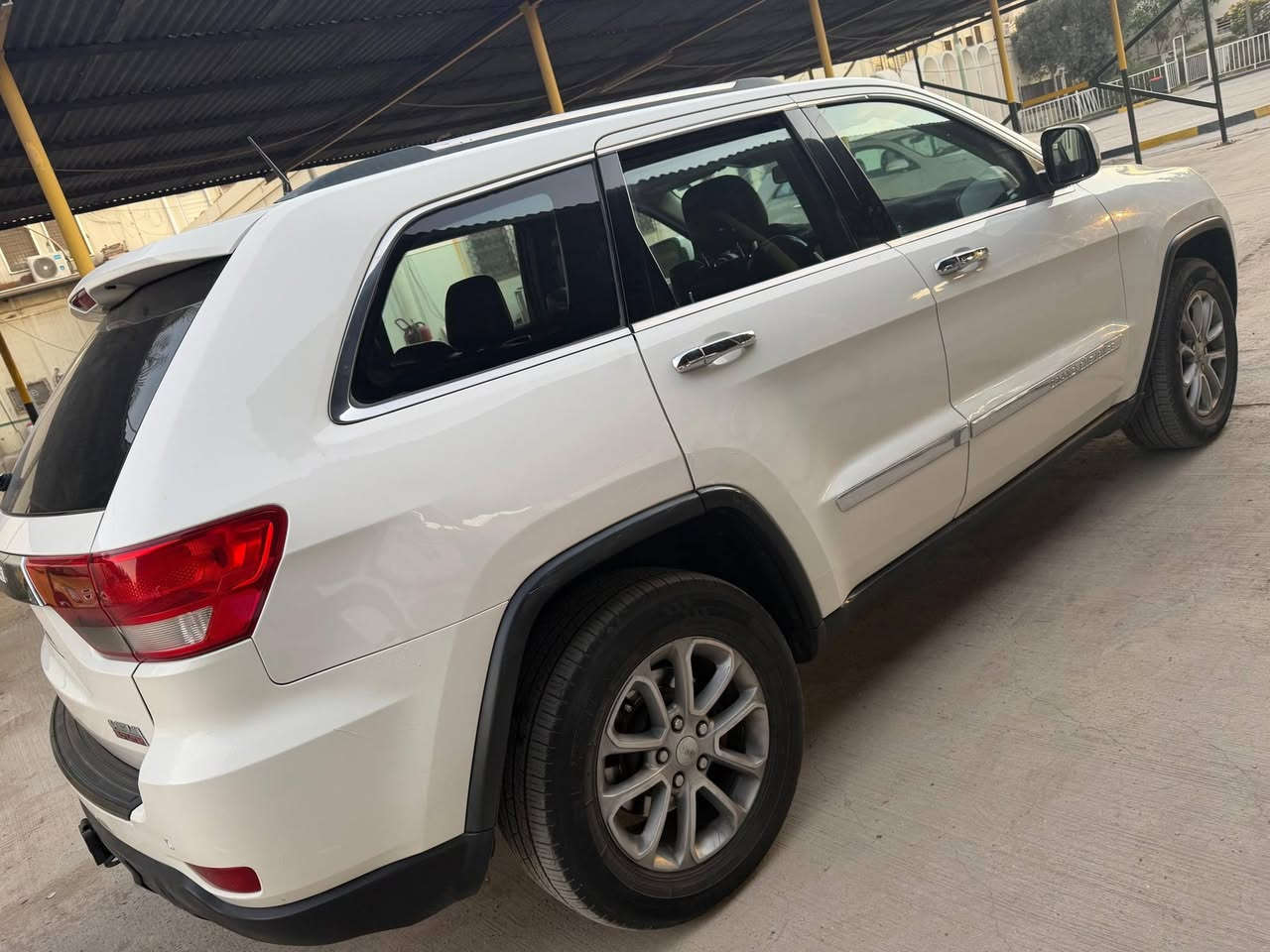 ٱلسلام عليكم جيب لاريدو مديل2012 فول عدى الفتحه
مكينه 8 مكفوله من الفتح والصرف والنضوح 
كير صدر خلفي امامي كهربائيات كفاله حتى حجرات بيهه 
بصمه ابواب
بصمه تشغيل
هيترات بالكشن
كامره خلفيه
حساسات خلفيه
كشنات كهرباء
داخل اسود جلد
تشغيل عن بعد
شاشة اعطال
تحكم استيرن جهتين 
السياره بيهه 4 قطع صبغ
السعر139 وبيهه مجال قليل
مكان بغداد/***********
