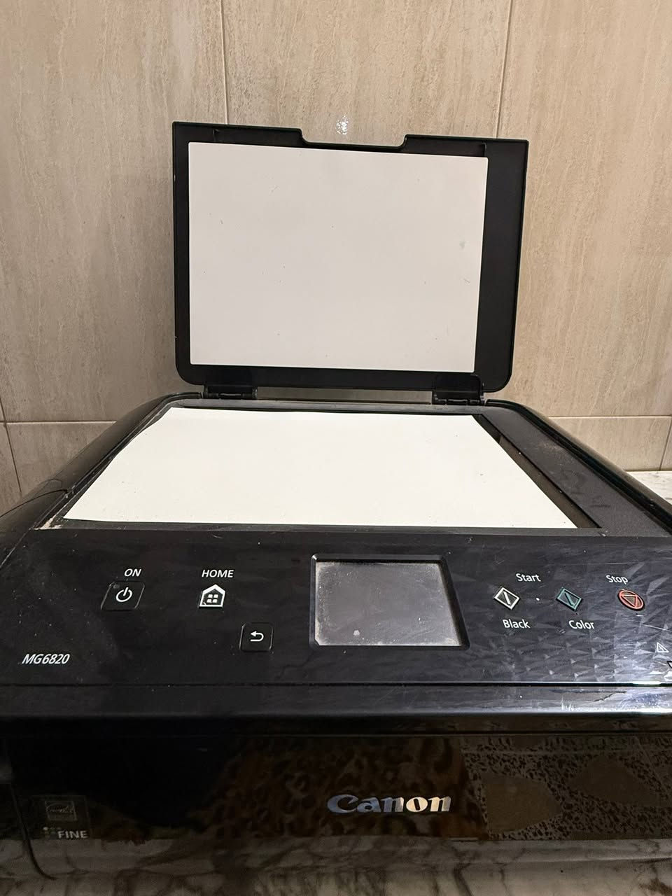 الطابعة مستخدمة استخدام بسيط
* ✅ طباعة، نسخ، ومسح ضوئي (3 في 1).

* ✅ اتصال لاسلكي Wi-Fi للطباعة من الهاتف والكمبيوتر.

* ✅ شاشة لمس ملونة قياس 3 بوصات.

* ✅ طباعة تلقائية على الوجهين (Duplex).

* ✅ دقة طباعة تصل إلى 4800 × 1200 dpi.

* ✅ سرعة طباعة تقريبًا 15 صفحة/دقيقة بالأبيض والأسود و9.7 صفحة/دقيقة بالألوان.

* ✅ ماسح ضوئي بدقة 1200 × 2400 dpi.

* ✅ تدعم الطباعة من بطاقات الذاكرة ومن تطبيقات الهواتف الذكية. 

السعر : 150 الف 

للتواصل : ***********
