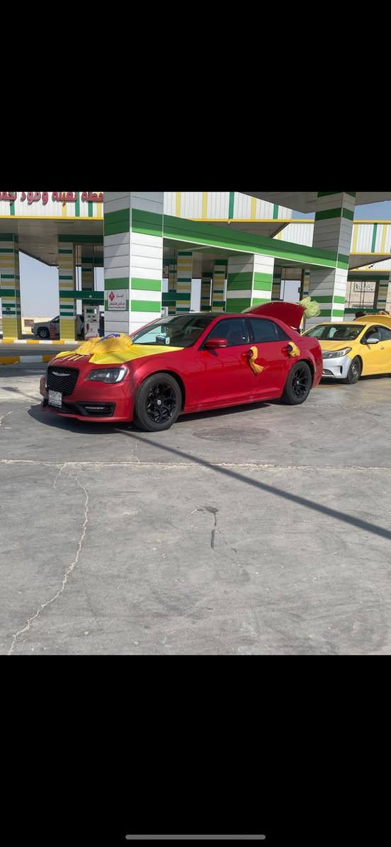 كرايسلر وبامه معلايه 2020 اصل 16 السياره بيهه منضومه غاز وبانزين تعمل محرك RTهيمي 5700 رقم بصره عنوان السياره بل حله بيع أو مراوس بجارجر مكلف بل نشر هذه رقم راعيهه ***********
