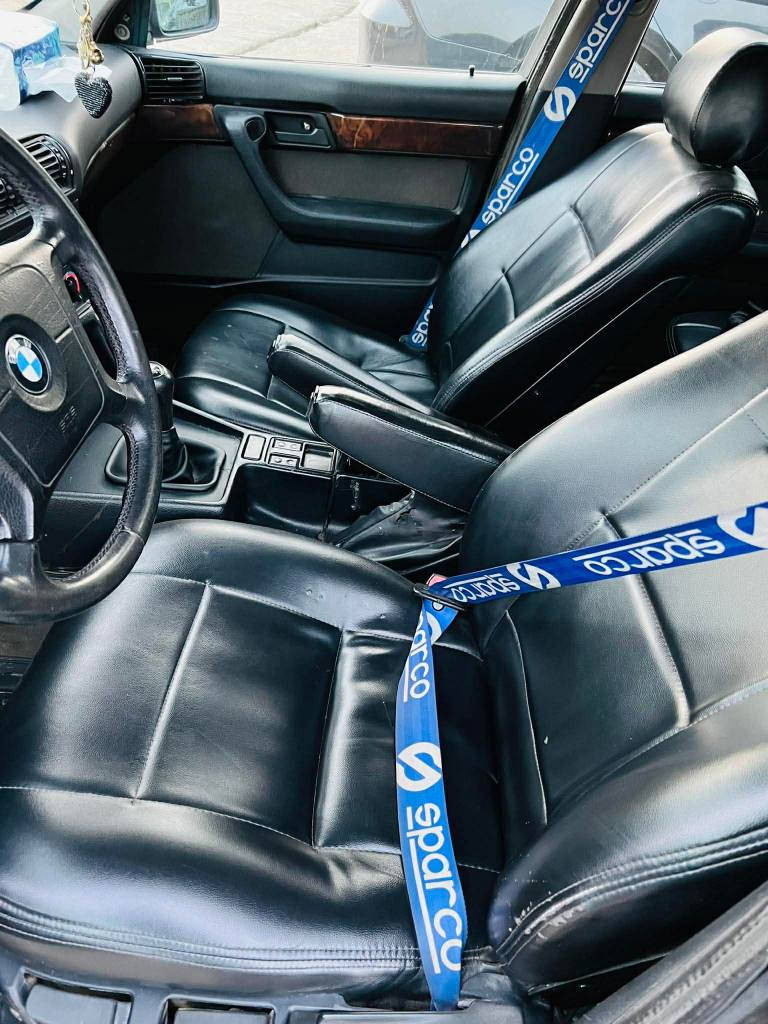 ( بيع او مراوس شمالي فقط )
 Bmw 1992
محرك 525i كبس
فول مواصفات كير عادي ✈️
* رقم اربيل جديد
* كامل زينون
* سلايد
* جام كهرباء
* لايت حلقة
* كيج حلقة
* كشن جلد لوك
* دركة ٩٥
* دعاميات M
* سبايدر M
* كزوز سبورت
* ويالة سبورت
* دبل جكمجة
* قفل مركزي
* تبريد و تدفئة
* ئاي بي ئيس

* ضرر جاملغ سايق شواصي شرط بجم وخلفي كبس شرط
مكاني اربيل
سعر : ٥٨ ورقة
غرامات : ٣ ورقة ينزل من سعر
واتساب :  *********** أربيل, العراق

