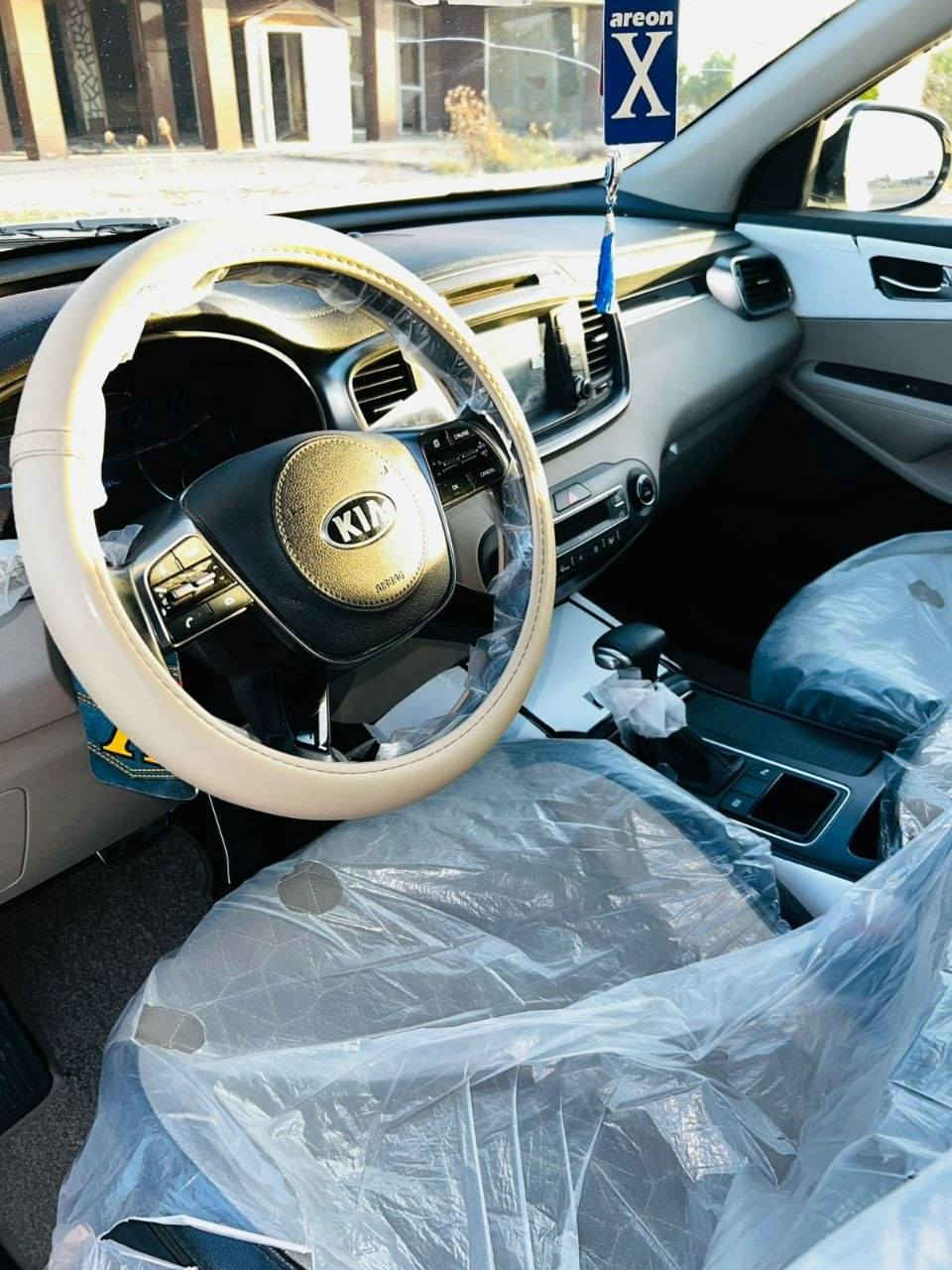 سورنتو 20 مكفوله رقم بغداد باسمي فول مواصفات 1/1بنوراماا 
اخت الزيرووو ماشيه 43 لون ابيض صدفي 
بعدها بلزكات الشركه 
مايحتاج اذكر المواصفات لأن جميع المواصفات موجوده اعلى فئه بالسورنتووو 
جديد كله بوضع الشركه 
لأستفسار ***********
