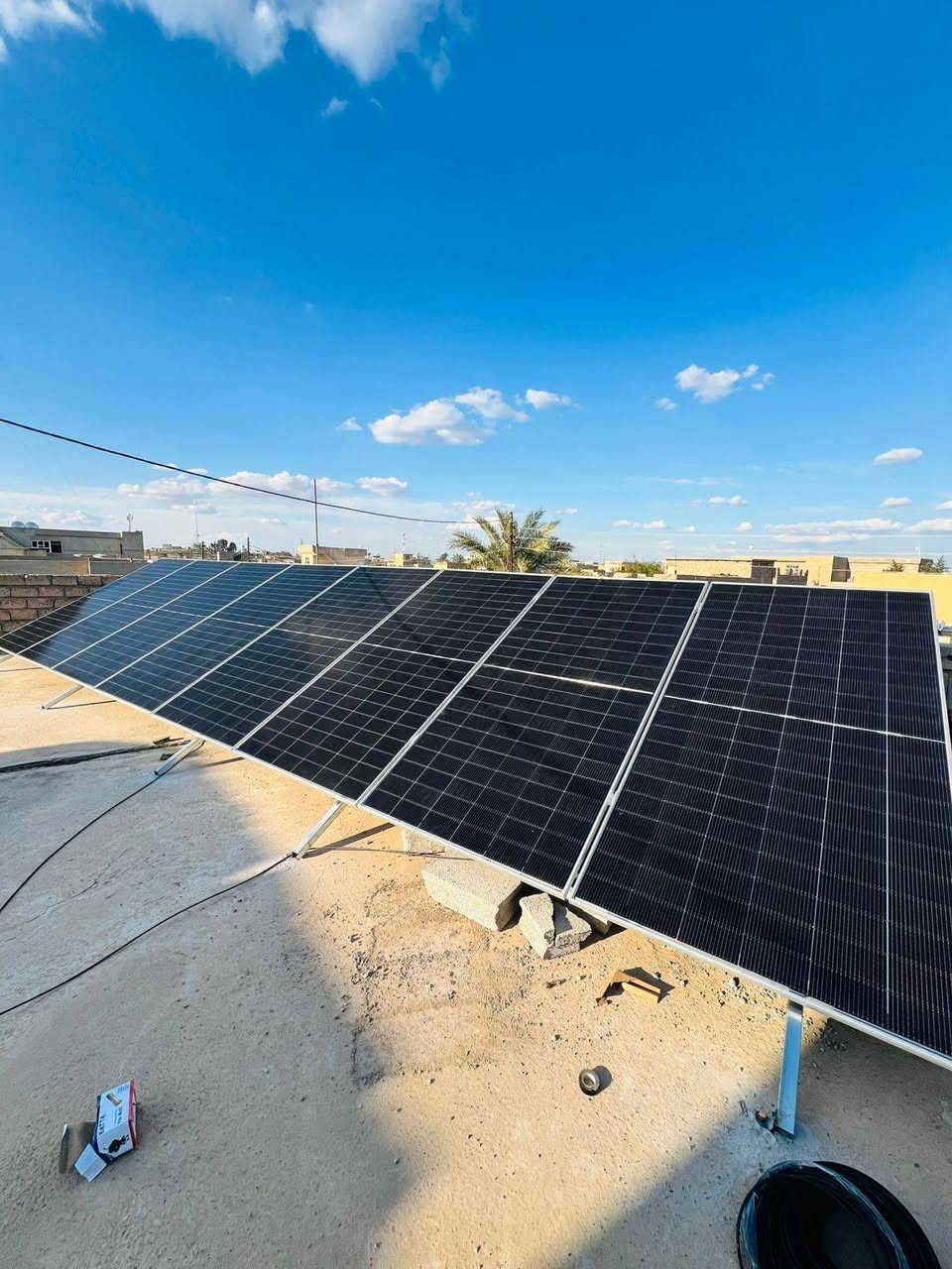 تم على بركة الله تنصيب منظومة طاقة شمسية من قبل مكتب علي الجميلي للطاقة الشمسية بواقع 16 امبير  نهاري 14 امبير ليليي
بتاريخ 1\3\2026 والتفاصيل كالتالي:-
1_الالواح عدد 8 لونجي 615 واط وجهين (n type) (16 bas bar) وتتحمل درجات الحرارة العالية وبضمان 15 سنة 
2_ انفيرتر 8 كيلو واط ضمان سنة واحدة
3_ بگج بطاريات ليثيوم 15 كيلو مع 8000 دورة شحن (Grade A) جديد لامستخدم ولا مجدد وضمان خمس سنوات 
4_ شاشة BMS موازن وحماية ضمان سنة
5_كيبلات DC و 4mm و1000 فولت مقاوم للظروف الجوية 
_وجوزات DC وجوزات Ac  
_صندوق للقواطع
_ ربط كوندكتر بارد منفصل عازل عن الوطنية
6_الحديد مغلون 1.5 انج
___________
سارع بحجز منظومتك  واستغل الفرصة مع فترة اعطاء تخفضيات لكافة المنظومات المنزلية والزراعية وبأقساط ميسر ومريح وبفترة زمنية طويلة بما يتناسب مع كافة طبقات المجتمع
_______________
بإدارة 
علي الجميلي 
***********
***********
_______
زيد الجميلي 
***********

