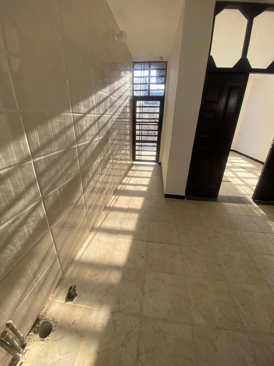 يا الله 
 للبيع 
مشتمل طابو زراعي سند 25 مساحه 120 م طابق واحد
بناء 2026 ما مسكون تسليم مفتاح 
يحتوي على 
 غرفة نوم صاله هول مطبخ مجمع صحيات

الموقع 
بابل 

مفرك عنانه قرب معمل التانكيات يبعد عن التلبيط 150 متر 

السعر 55 وبيه مجال للاستفسار الاتصال على الرقم ***********
