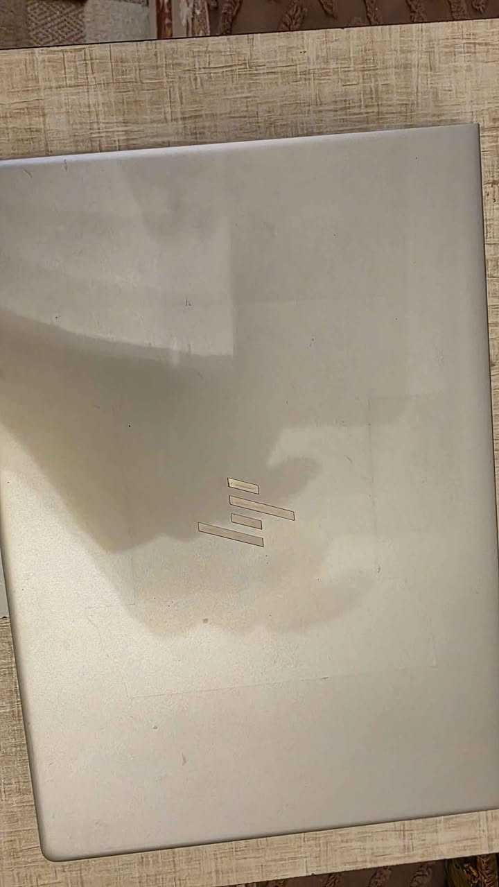 🔥 للبيع HP EliteBook 840 G5 بحالة ممتازة جداً 🔥
✅ النظافة: 99%
✅ البطارية: ممتازة
✅ الشاحن: أصلي
✅ الجهاز سريع جداً ومرتب وجاهز للاستخدام
💰 السعر المطلوب: 550,000 دينار عراقي
📌 المواصفات الكاملة:
💻 الموديل: HP EliteBook 840 G5
🧠 المعالج: Intel Core i7-8650U الجيل الثامن
🚀 الرام: 16GB DDR4 بسرعة 2400MT/s
💾 التخزين: SSD 512GB سريع
🎮 كرت الشاشة: Intel UHD Graphics 620
🖥️ الشاشة: 14 إنج Full HD
🔋 بطارية ممتازة
⌨️ كيبورد مريح مع إضاءة
🎧 سماعات Bang & Olufsen
🌐 Wi-Fi + Bluetooth
🎥 كاميرا ومايك
🔒 بصمة وحماية قوية
⚡ يدعم USB-C و الشحن السريع
🪶 تصميم نحيف وخفيف وفخم
✅ مناسب لـ:
الشغل المكتبي والأوفيس
الترجمة والدراسة
الاجتماعات الأونلاين
البرمجة
التصميم الخفيف والمتوسط
المونتاج الخفيف
التصفح السريع وتشغيل الأفلام
🎮 الألعاب التي يشغلها:
GTA V
Euro Truck Simulator 2
Valorant
League of Legends
CS:GO
Minecraft
Roblox
PES / eFootball
PUBG Lite
ألعاب أونلاين وخفيفة كثيرة
📱 للتواصل: واتساب أو اتصال: ***********
📩 التواصل أيضاً عبر الصفحة الشخصية. يوجد توصيل لجميع محافظات العراق مكاني محافظة البصرة البصرة, العراق
