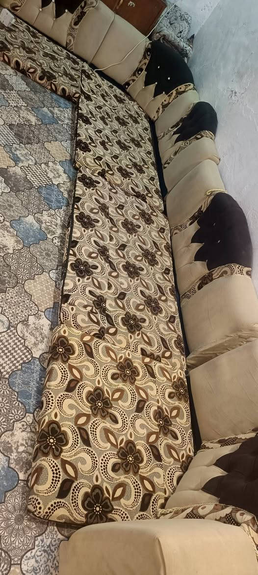 ديوان مرتب ونضيف مستعجلين ع بيع


**إذا كنت صاحب هذا الإعلان وتريد حذفه لأي سبب، رجاءا أرسل رسالة إلى الدعم الفني**