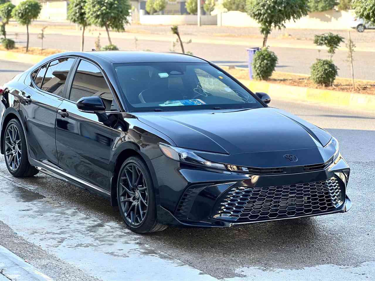 تويتاكاميري 2025  SE هايبرد و به نزين 
سه ياره كه زؤرجوانه نمونه يه  له جواني    به سمه و شه غال  وكاميره ورادار ئاوينه كانيش راداره  ماسفاتي تر  
تنها به س بونيت سبوغه يه ك قرنج بچوك هه يه  به شه رتي  ره قه م كردن كاتيه كه ي تازه شكاوه سه ياره كه  زور جوانه  بي مسروف   نه به ر د نه شوخت هيج پيوه نيه  له جواني  باس ناكريت ماشه لله نمونه يه  

***********
*********** رانية, السليمانية
