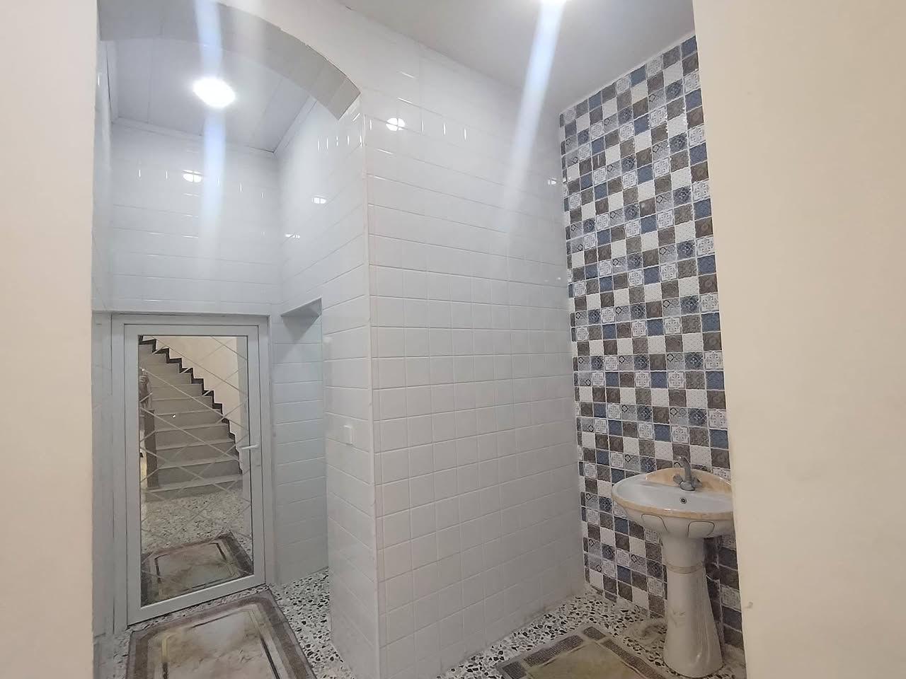 🏘️/ دار للبيع المساحة 200 م طابو زراعي سند
             الواجهة10م / النزال 20م 
🧱/ بناء حديث درجة اولى سنة 2024 
الطابق الاول / مطبخ . هول . صالة . غرفة نوم . مجمع صحيات . گراج . صحيات خارجية 
الطابق الثاني / ثلاث غرف نوم . هول . مجمع صحيات 
🌏الموقع / حلة حي الامام قرب المستوصف أو خلف مدينة حمورابي خلف أسواق الكفيل 
       ( عرض الشارع 10 متر )
⭕نستقبل جميع عروضكم السكنية والتجارية والزراعية
#لمعرفة_السعر مراسلة الصفحة أو مراجعة مكتب⬇️
#بشار_للعقار_والمقاولات بداية شارع الحسينية من جهة شارع 60
***********
***********
