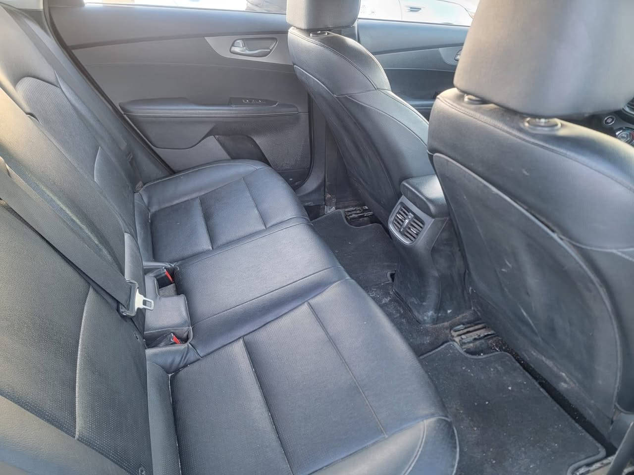 السلام عليكم فورتي موديل 19 جاهزه ع اخر نضيفه كلش رقم بابل باسمي تحويل مباشر بسمك السياره فول عده فتحه بيها 3 قطع جيلاتين بلا حادث السعر 117 ( *********** العنوان بابل مركز المدينة
