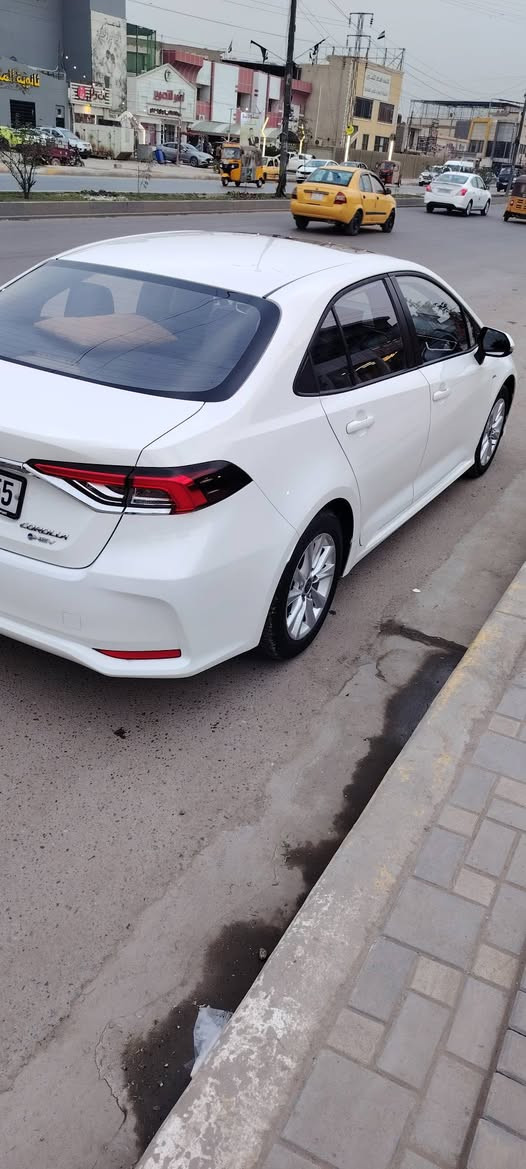 السلام عليكم
كورلا هابيرد الشكل الخليجي
مديل 2024
داخل اسود جلد
كار بلي
والمواصفات الباقيه معروفه 
ماشيه 54 الف
بيه بارد كولش قليل أثر شخطه موضح بالصوره
 باب السائق مبدل بلادي شركة نفس لون اصلي والقديم موجود بسبب طخه خفيفه بدلته
السعر 140
مكان السياره بغداد الزعفرانيه
***********
